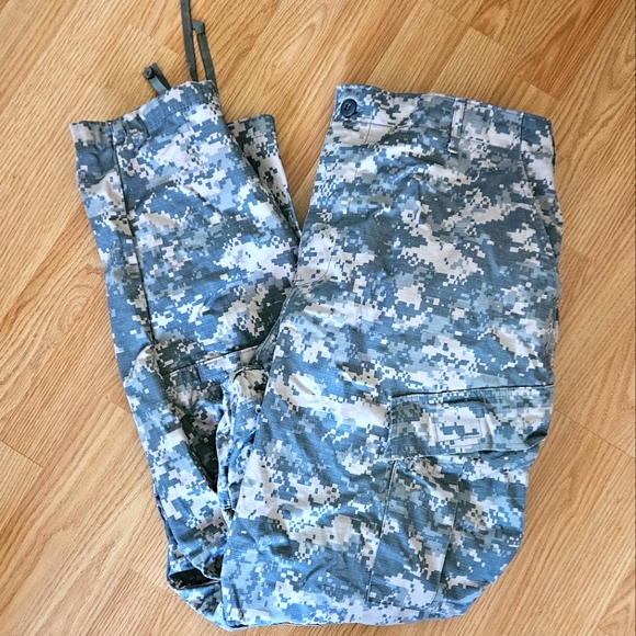 US Military Army ACU BDU Digital Camo Combat Cargo Pants - Large Long 35-39" - Picture 1 of 3